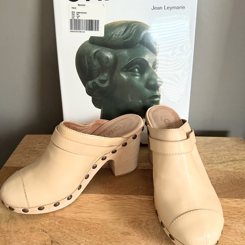 CHANEL Runway Leather Clogs Mules Metal studs 39 8 - Picture 5 of 16